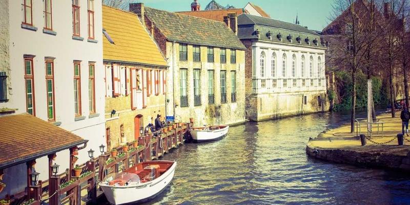 法国南特必访文化地标：探索Le Lieu Unique当代艺术中心的完整指南